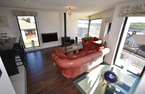 Letterkenny House | Luxury 3Bed3Bath Townhouse with EV Charger