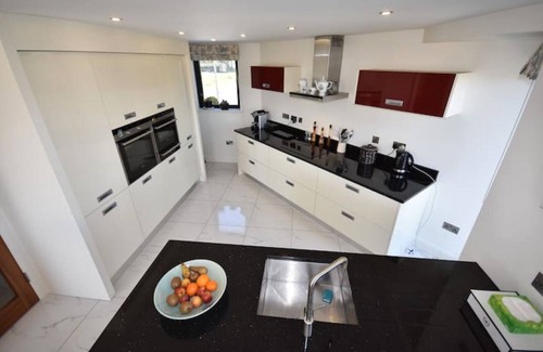 Letterkenny House | Luxury 3Bed3Bath Townhouse with EV Charger