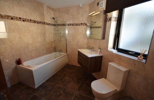Letterkenny House | Luxury 3Bed3Bath Townhouse with EV Charger