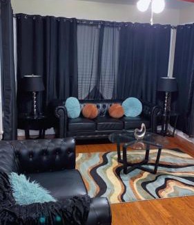 Greater Grand Crossing Apartment | Luxury 3BR, 1BA-5mins from Hyde Park