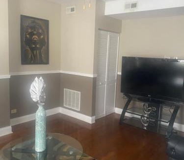 Greater Grand Crossing Apartment | Luxury 3BR, 1BA-5mins from Hyde Park