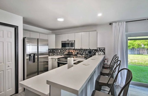 Miami Gardens House | Luxury 3BR-2 1/2 Bath w/Patio Entertainment area