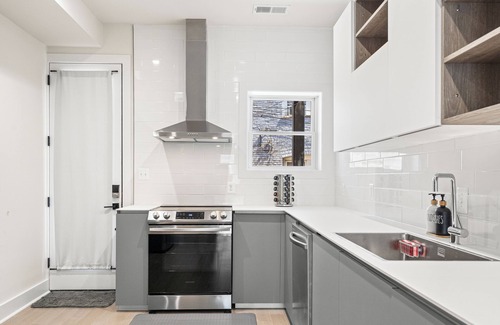 Columbia Heights House | Luxury 3BR/2.5BA Home w/Parking