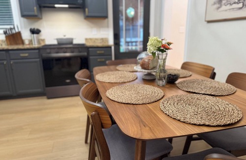 Waterloo Cottage | Luxury 3BR Cottage, King Beds, Spa-Style Baths and Outdoor Oasis