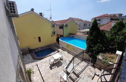 Kumbor Apartment | Luxury 3BR Duplex with Pool 2 Mins from Beach in Kumbor