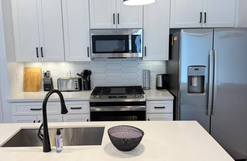 North Houston Apartment | Luxury 3BR for Families Nurses and Group