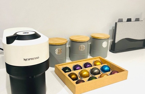 Petham House | Luxury 3BR Home, Chartham, Parking &Hot Tub