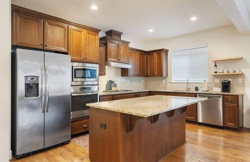 Hillsboro House | Luxury 3BR Home in the Heart of Hillsboro