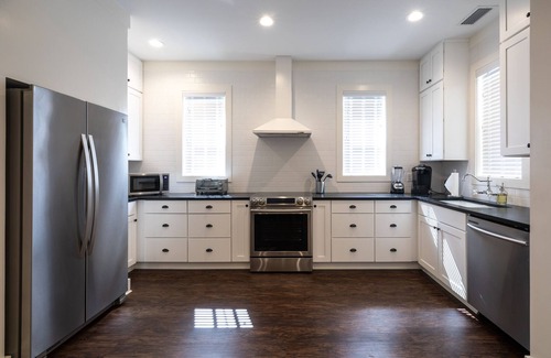 Lake Alfred Cottage | Luxury 3BR House Overlooking Lake Alfred!