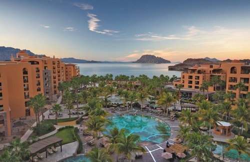 Loreto Apartment | Luxury 3BR Penthouse in Loreto with Breathtaking Golf & Ocean Views