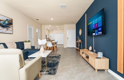 Whites Ford House | Luxury 3BR Townhome l Pool l Gym