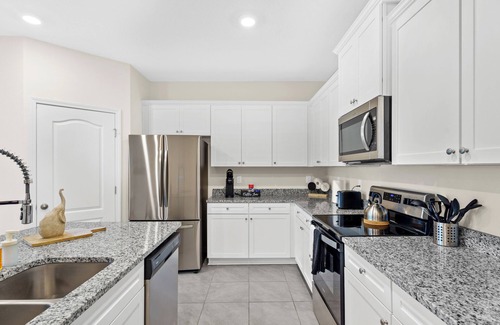 St. Augustine House | Luxury 3BR Townhome in St. Augustine with pool gym access. Also close 2 beaches.
