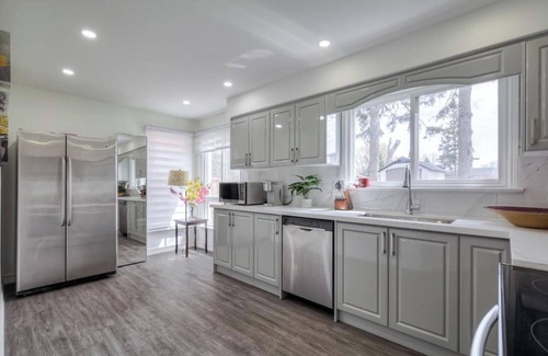 Innisfil House | Luxury 3BR Villa