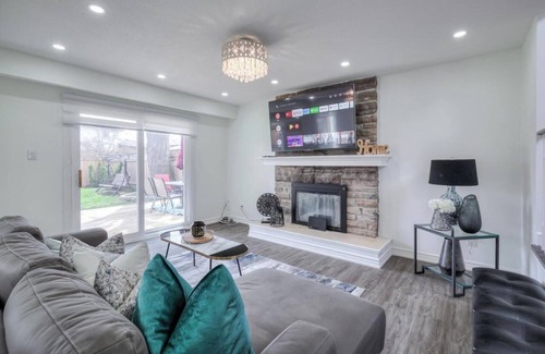 Innisfil House | Luxury 3BR Villa