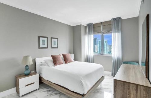 Hallandale Beach House | Luxury 3BR Water view 18th-Floor Deck Pool