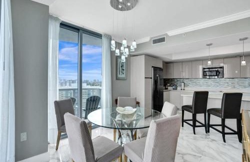 Hallandale Beach House | Luxury 3BR Water view 18th-Floor Deck Pool