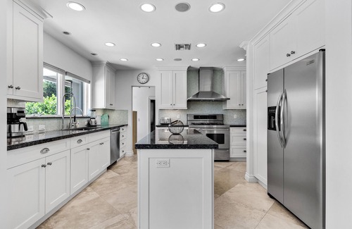South Lake House | Luxury 3BRs Home 4mins to Ocean with Heated Pool