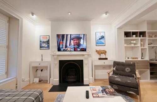Warwick Villa | Luxury 3BRs Home, Spacious and Cozy in Victoria