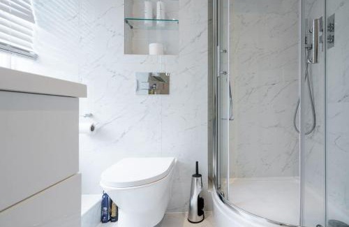 Warwick Villa | Luxury 3BRs house in the heart of Victoria