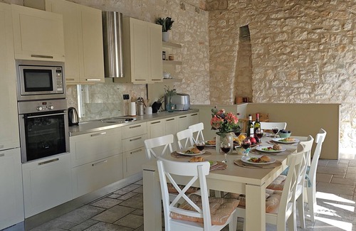 Milna (Brac) Villa | Luxury 4/5 bedroom villa with large pool and jacuzzi