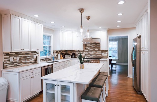 Annandale House | Luxury 4-6 Bedroom House with Movie Theater