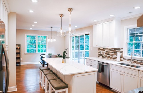 Annandale House | Luxury 4-6 Bedroom House with Movie Theater