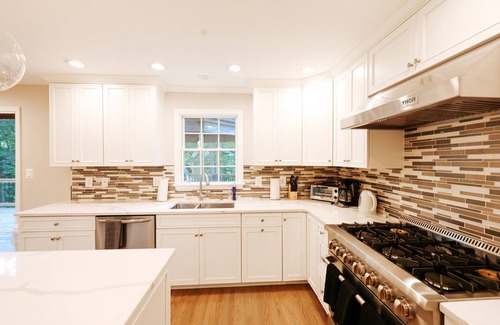 Annandale House | Luxury 4-6 Bedroom House with Movie Theater
