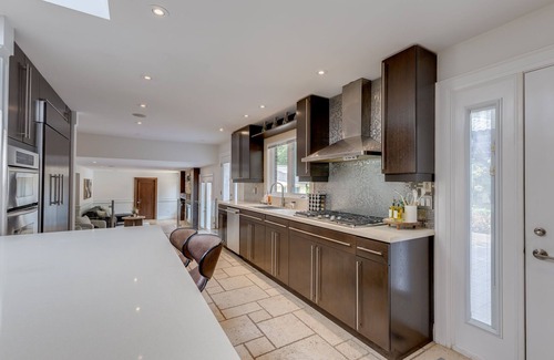 King City House | Luxury 4 BDRM Oasis with Heated Pool