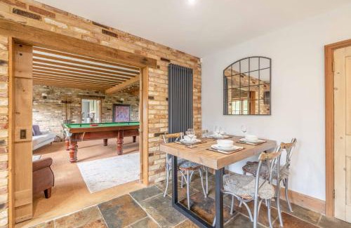 Winkfield House | Luxury 4 Bed Barn, 10 Mins to Windsor!
