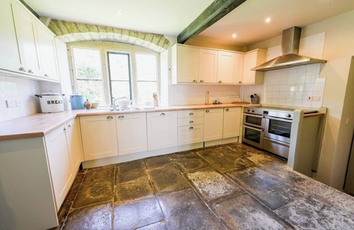 Beaminster House | Luxury 4 Bed Farmhouse on Rewilding Estate