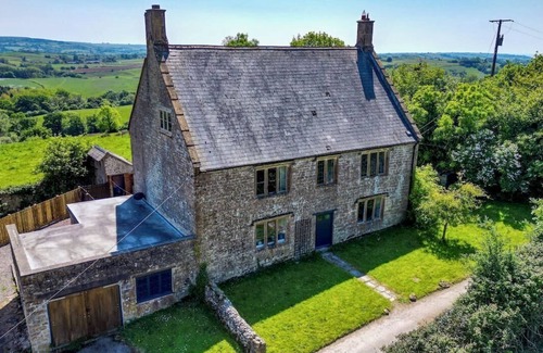 Beaminster House | Luxury 4 Bed Farmhouse on Rewilding Estate