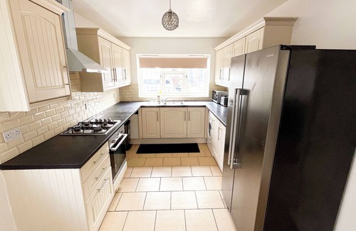 Alibon House | Luxury 4 bed house in Dagenham, United Kingdom