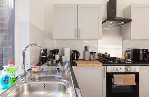 Failsworth House | Luxury 4 Bed Retreat in Manchester Perfect for Families, Groups & Business Stays