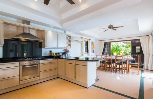 Kata Villa | Luxury 4 bed villa, rooftop infinity pool w/Ocean Views