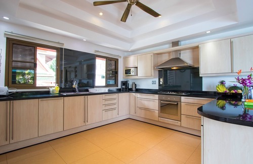 Kata Villa | Luxury 4 bed villa, rooftop infinity pool w/Ocean Views