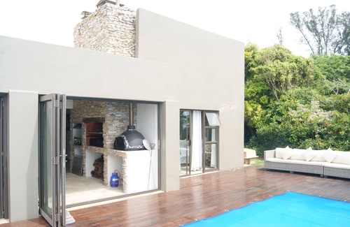 Blythedale Villa | Luxury 4-bedroom Sea-view villa in Blythedale Beach