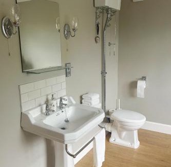 Blackburn Villa | Luxury 4-Bedroom 2 Bathroom Private Vila