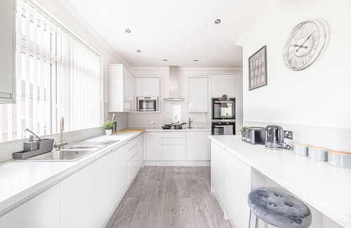 Southsea Apartment | Luxury 4 Bedroom Apartment Southsea - Spacious & Free Parking