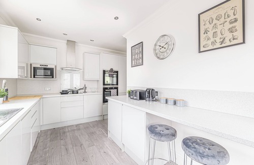 Southsea Apartment | Luxury 4 Bedroom Apartment Southsea - Spacious & Free Parking