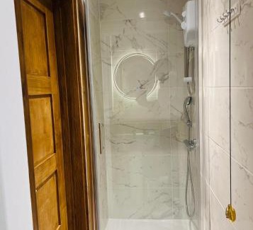 Luton Apartment | Luxury 4 Bedroom Apartment