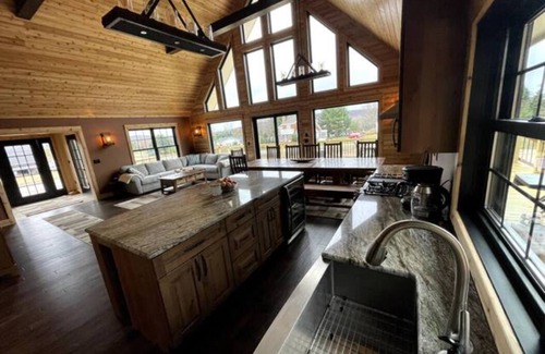 Boyne Falls Cabin | Luxury 4 bedroom Cabin on 40 Acres Ski-Hike