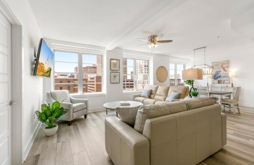 Central Business District House | Luxury 4 bedroom condo - Short Walk to Bourbon Street