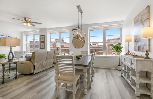 Central Business District House | Luxury 4 bedroom condo - Short Walk to Bourbon Street