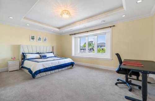 Vancouver South Villa | Luxury 4-Bedroom Family Home