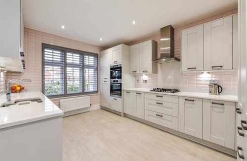 Waterlooville House | Luxury 4 Bedroom Detached House