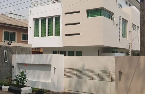 Lagos House | Luxury 4 Bedroom Holiday Home, Magodo GRA, Lagos