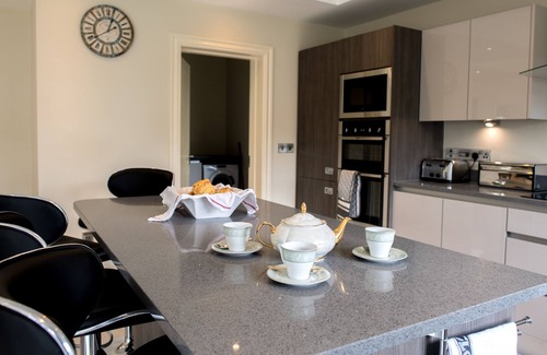 Killarney House | Luxury 4 Bedroom House 5mins walk to Killarney Town Centre