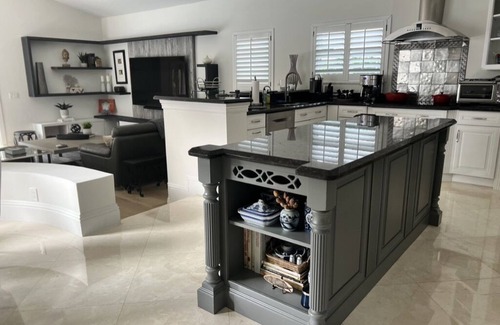 Boca Raton House | Luxury 4-Bedroom House in Central Boca Raton in Beautiful community.