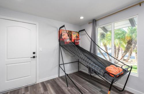 Riverview West House | Luxury 4 Bedroom House Mins to Disney! Game Room