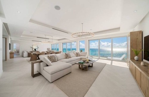 Palm Cay Condo | Luxury 4-bedroom Oceanfront Oasis